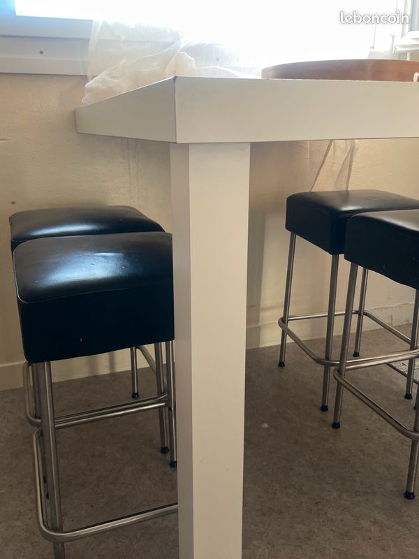 Table type bar une face collé au mur (image 3)