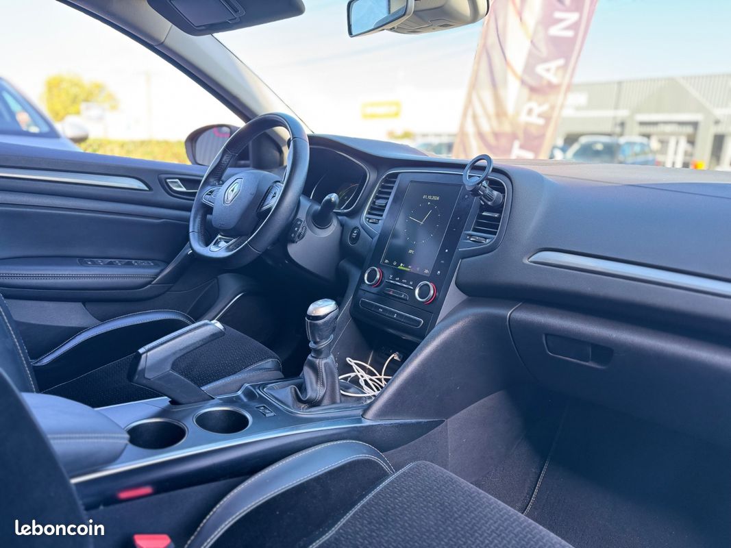 RENAULT MEGANE IV BERLINE dCi 110 Energy Intens + Entretien Complet (image 10)