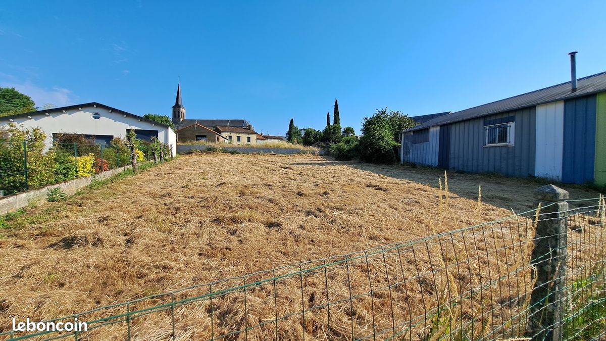 Terrain 801 m² · à Saint-Pardoux-Soutiers · 801 m² · 18 000 €
