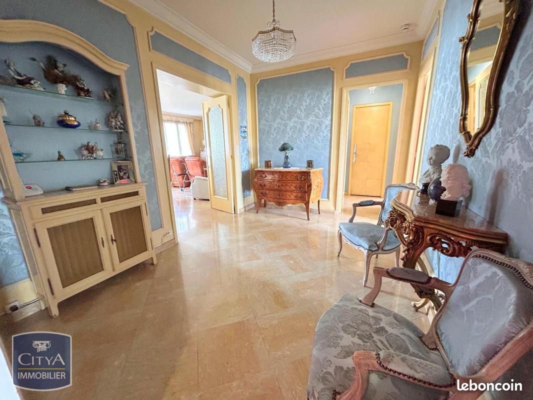 Appartement 4 pièces 104 m² · à Saint-Étienne · 104 m² · 105 000 €