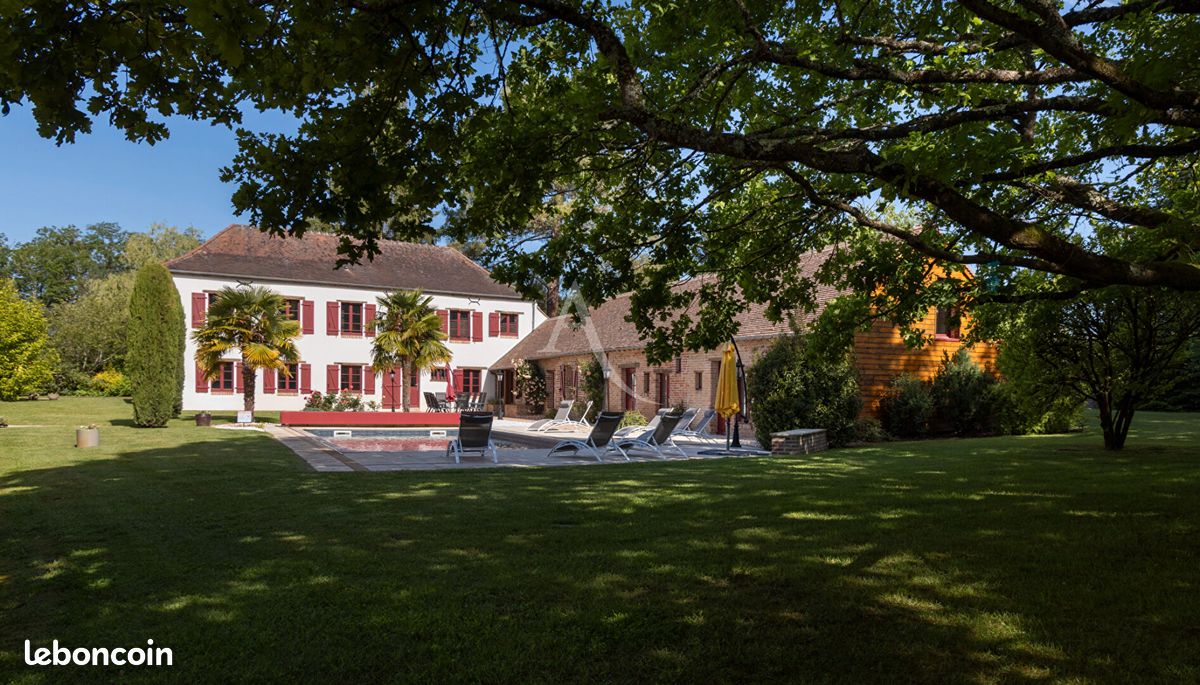 Maison 9 pièces 307 m² · à Lamotte-Beuvron · 307 m² · 1 055 000 €