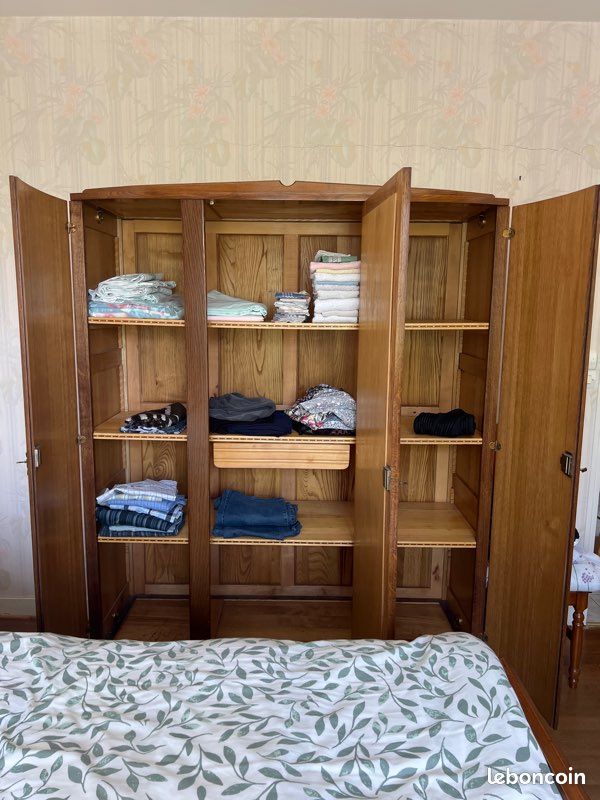 Chambre vintage en bois massif lit armoire chevet (image 4)