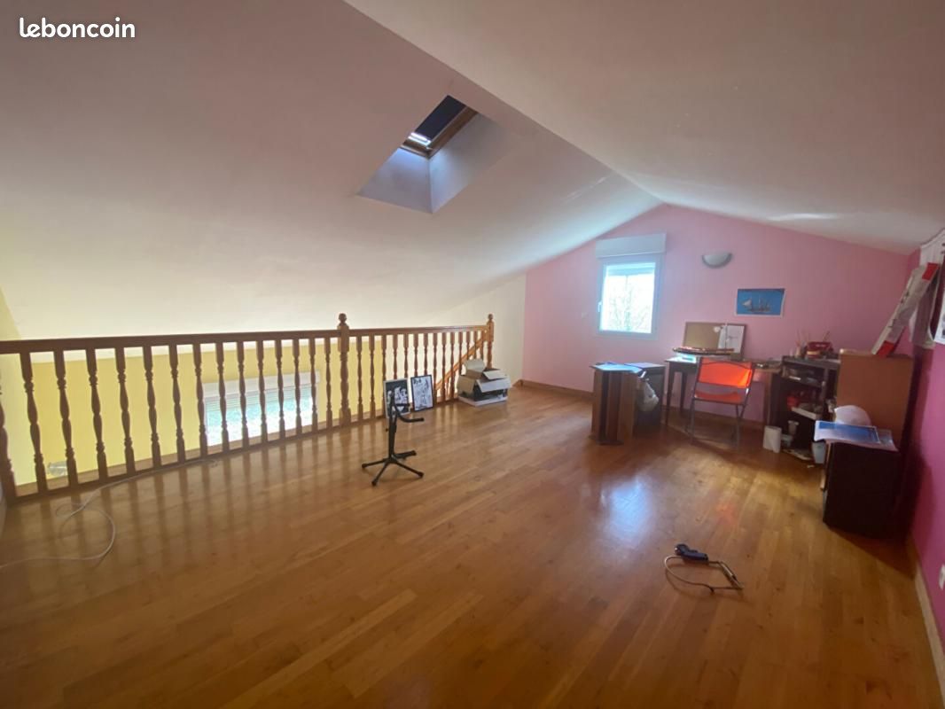 Pavillon 5 pièces 155 m² - Vouillé 79230 (image principale 6)