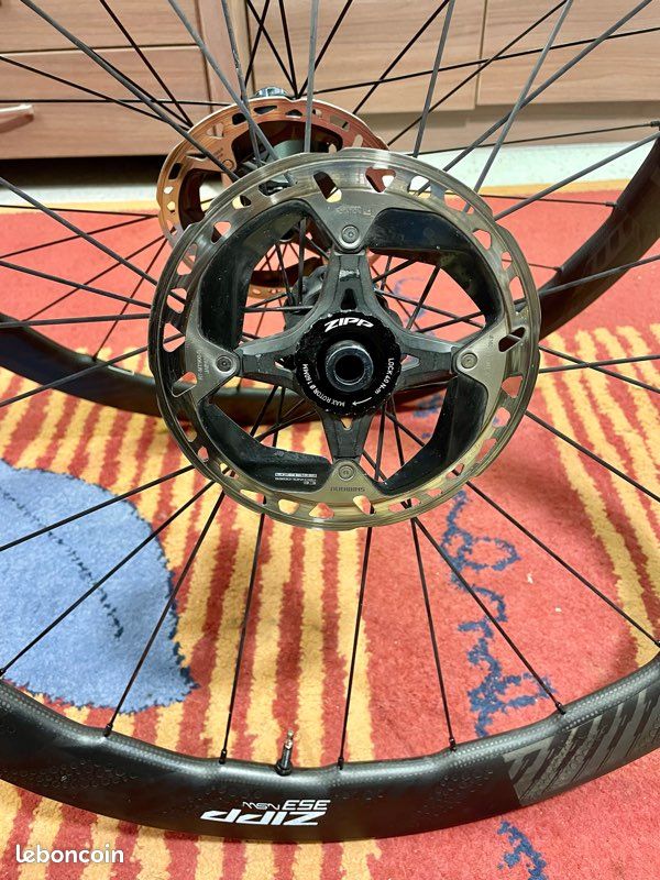 Roue Arrière Carbone Zipp 353 NSW Disque - Compatible Shimano 11/12 Vitesses - Occasion