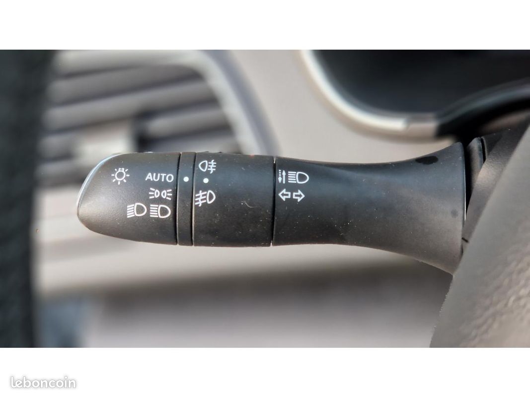 RENAULT MEGANE Mégane 1.5 Blue dCi - 115 2023 IV BERLINE Evolution PHASE 2 (image 43)