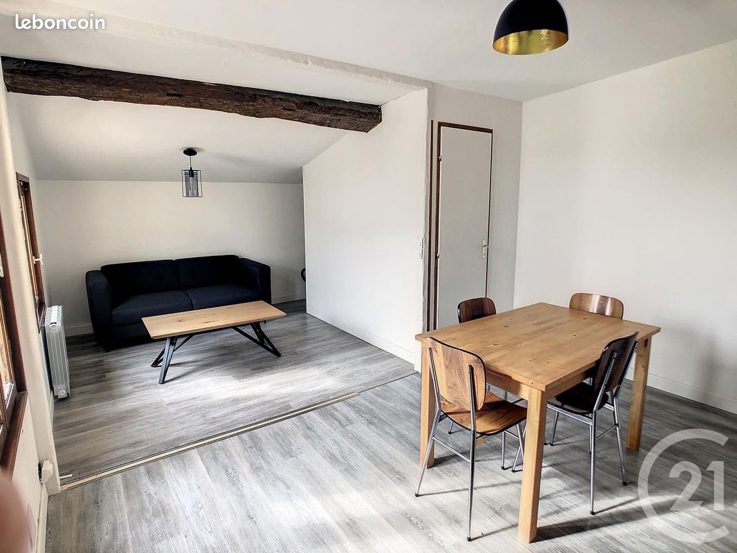 Appartement 2 pièces 40 m² · à Saintes · 40 m² · 560 €