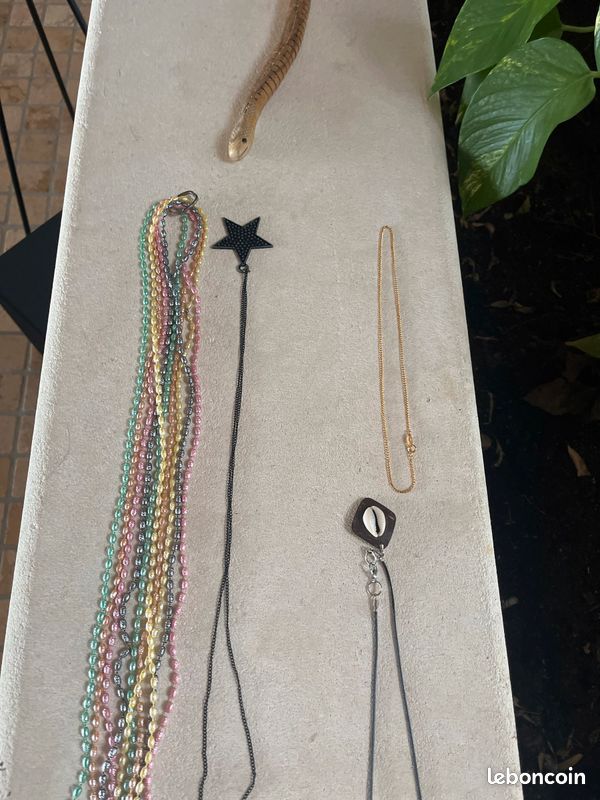 Lot de bijoux fantaisie (image 5)