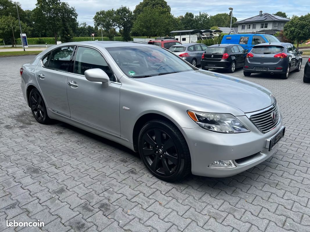 Lexus LS 600H L Ambience 5.0 V8 394CH - Historique D'Entretien Complet - Toit Pano - Cuir Chauffants - Sièges Mémoire - 158000KM (image 2)