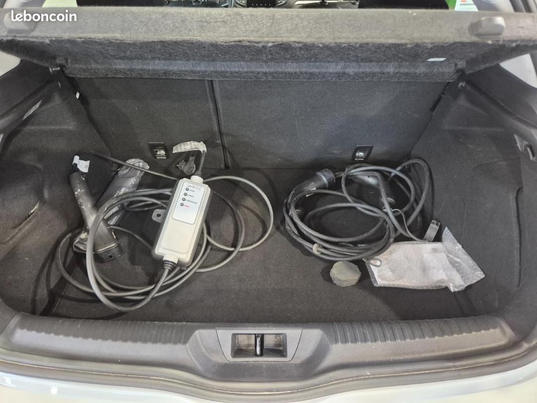 Renault Mégane IV Berline E-Tech plug-in hybrid 160 Evolution (image 18)