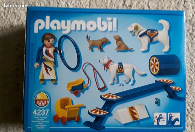 A vintage boxed French wooden construction set Le Petit A vintage boxed French wooden construction set Le Petit