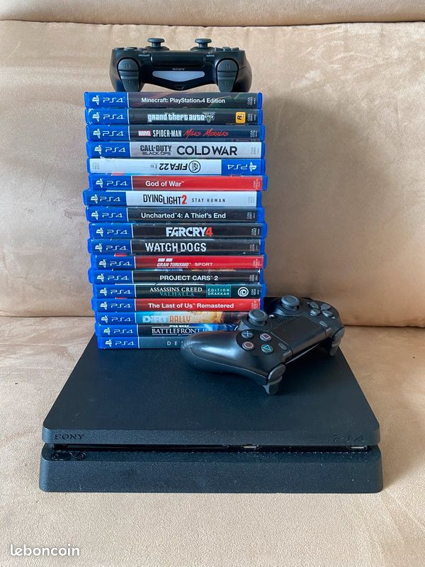Playstation 4 Slim (image 1)