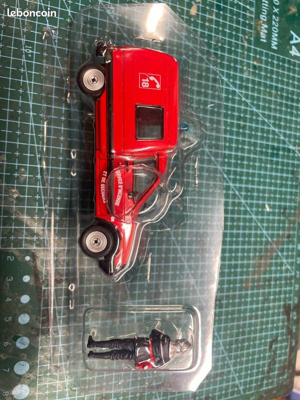 1/43 Pompiers CITROEN TRACTION 15 SIX sans boite Solido