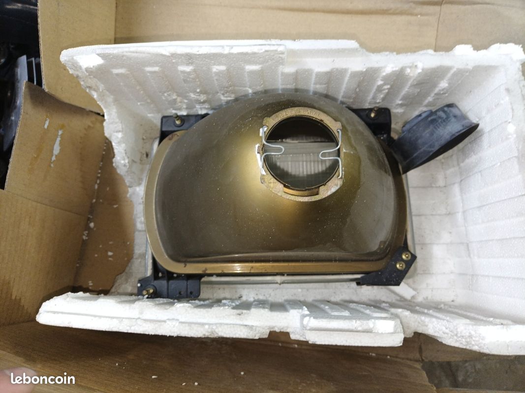 Phare Peugeot 604 neuf (image 1)