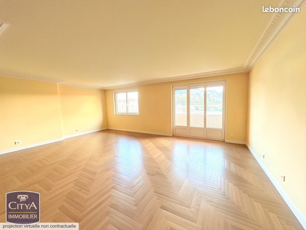 Appartement 5 pièces 122 m² · à Saint-Étienne · 122 m² · 160 000 €