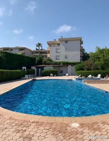Appartement 3 pièces 100 m² · à Saint-Laurent-du-Var · 100 m² · 2 100 €