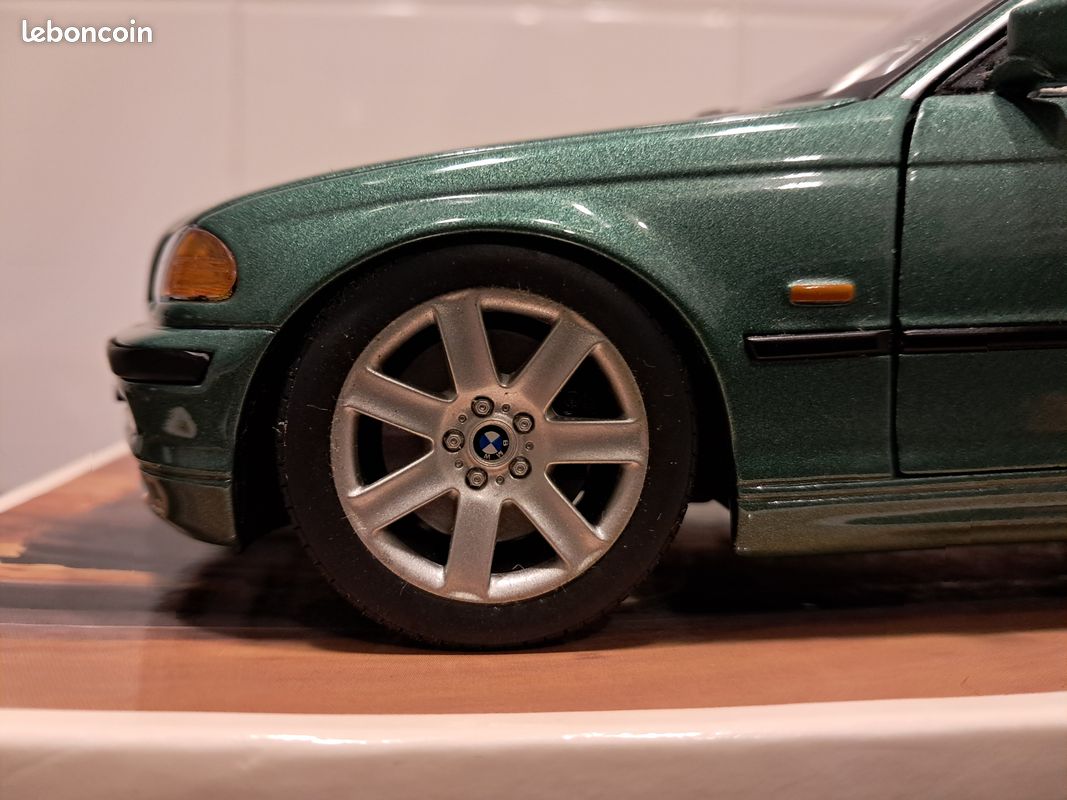 UT Models BMW 328 I E46 1998 - Miniature 1/18 Rouge Métal - Occasion état Neuf Boîte