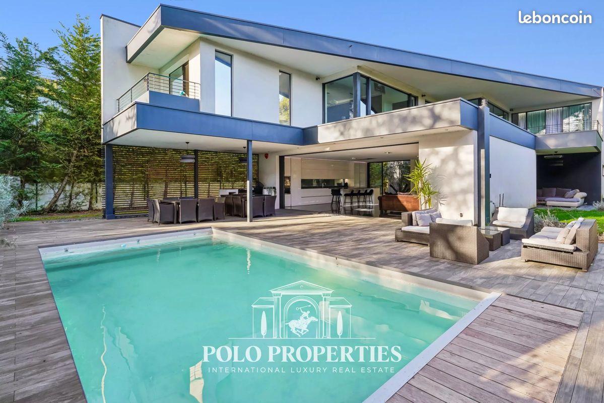 Maison 12 pièces 254 m² · à Garches · 254 m² · 3 550 000 €