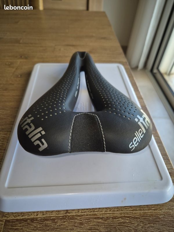 Gel de selle noire vintage Selle Italia en titane TI 02 2002 gris perforé Gel de selle noire vintage Selle Italia en titane TI 02 2002 gris perforé