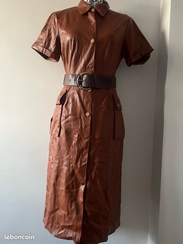 Robe (image 1)