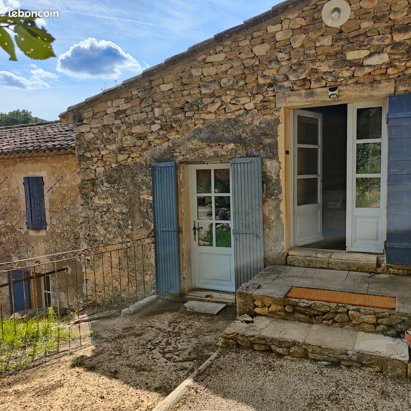 Appartement 3 pièces 45 m² · à Oppède · 45 m² · 700 €