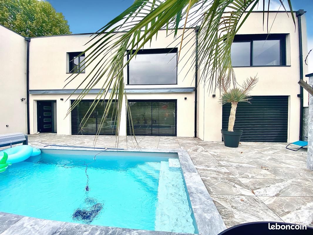 Maison 7 pièces 220 m² · à Roanne · 220 m² · 425 000 €