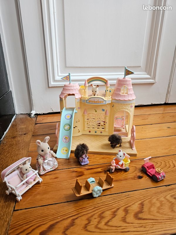 La crèche des bébés Sylvanian Families + Bébés Sylvanian + accessoires (image 1)