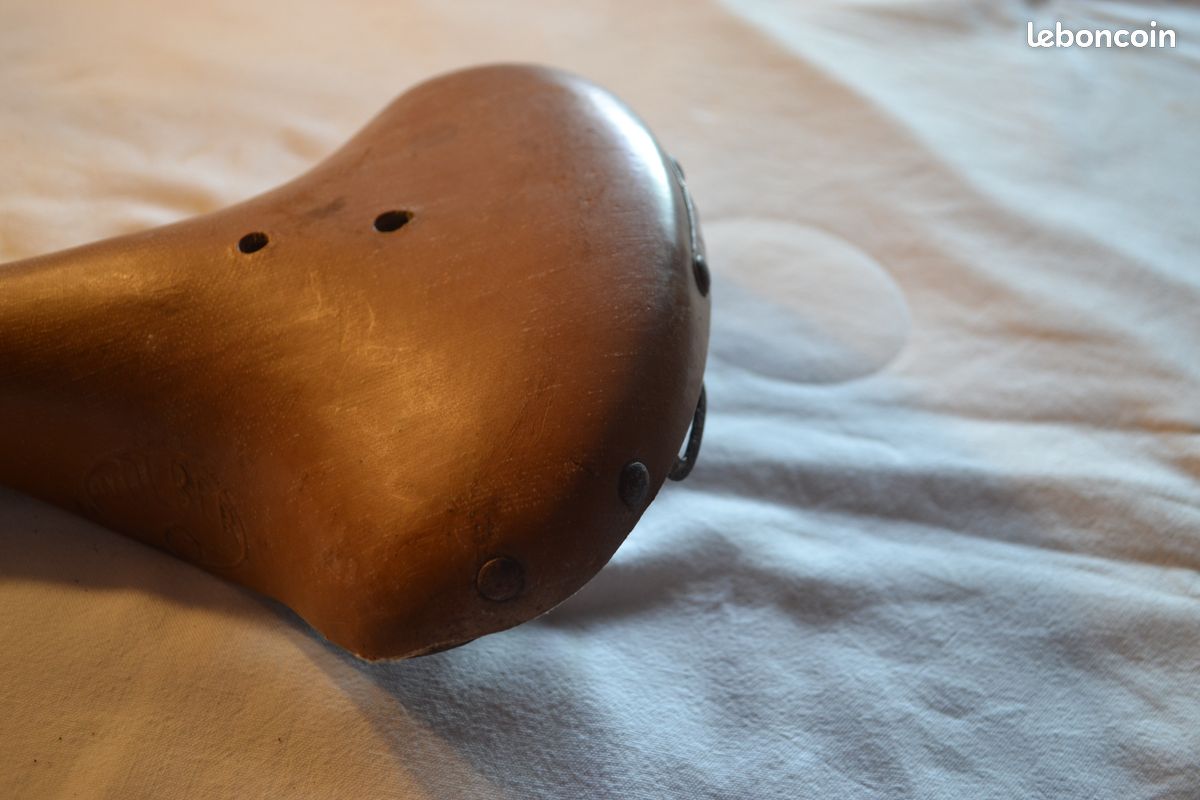 Selle De Vélo Vintage A. Wolber – Cuir Et Métal – France – Vélo De Route – Occasion