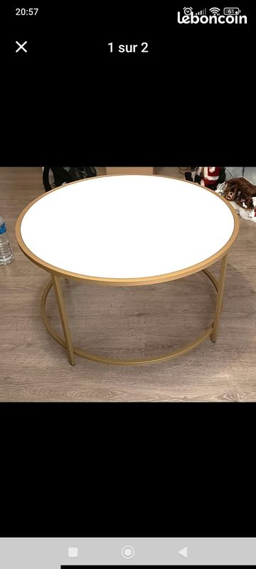 Table basse blanche et dorée (image 1)