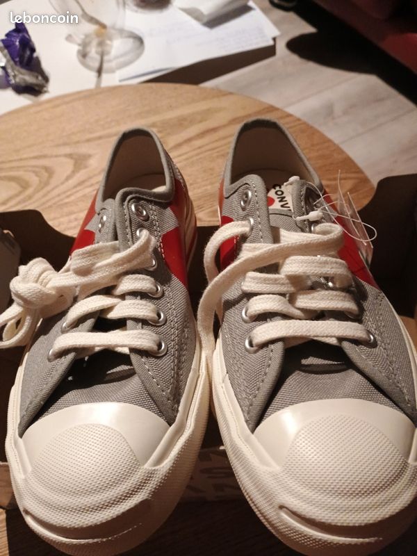 Converses comme des garçons, pointure 35 couleur gris et rouge