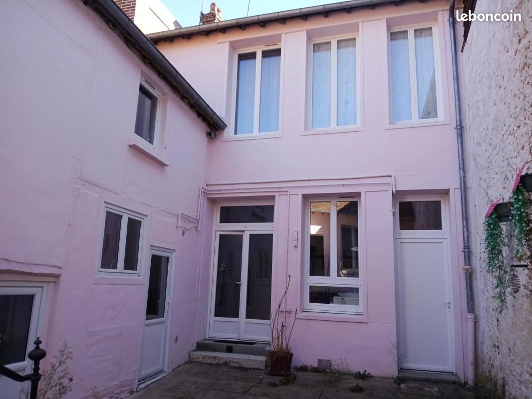 Maison 5 pièces 158 m² · à Château-Renard · 158 m² · 120 000 €