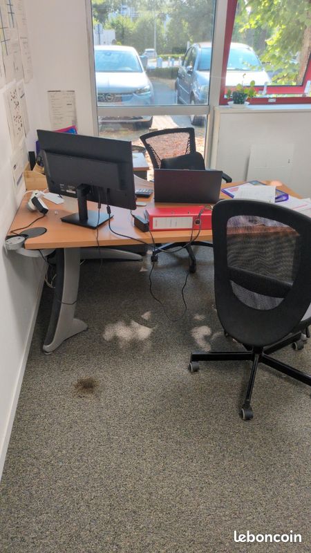 Bureau (image 1)