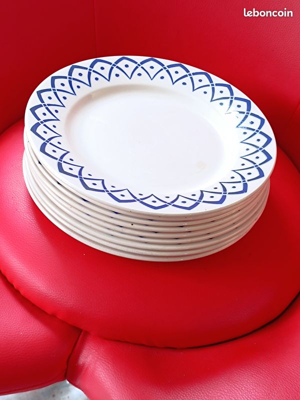 6 +2 Assiettes plates décor bleu:Digouin Sarguemines Décor le Bourboule (image 1)