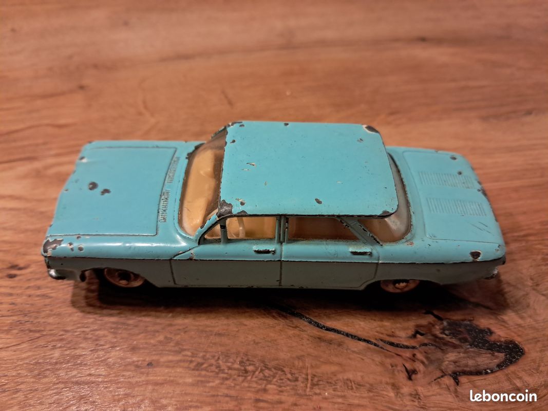 Dinky Toys Chevrolet Corvair N°552 – Miniature 1/43 Collection Corgi Solido
