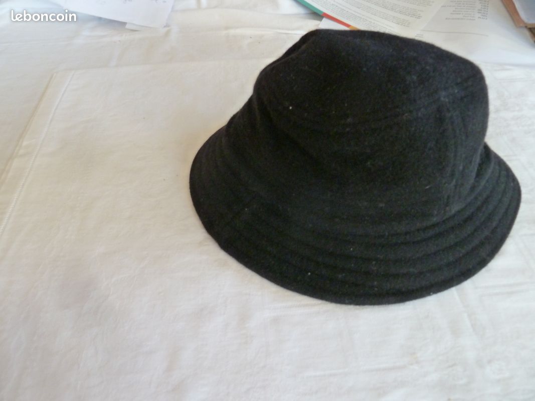 Chapeau noir en 80% laine et 20 % Polyamid Provenance Allemagne vintage en bon état Taille 56 (image 3)