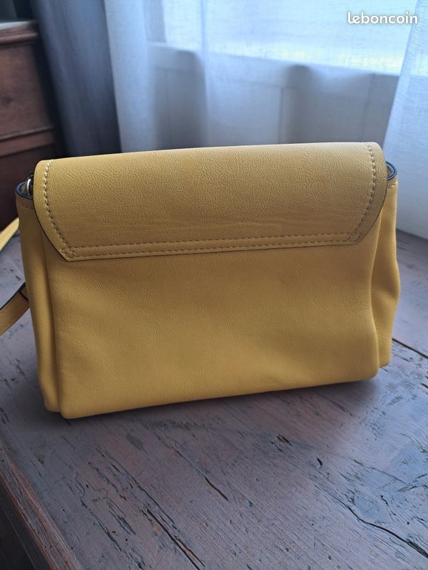 Sac pochette Guess (image 6)