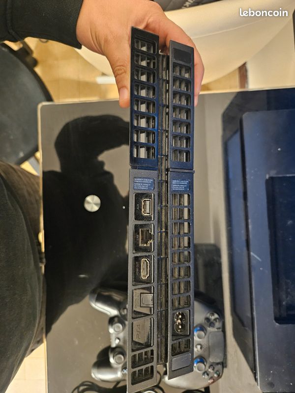 Ps4 avec deux manettes (image 4)