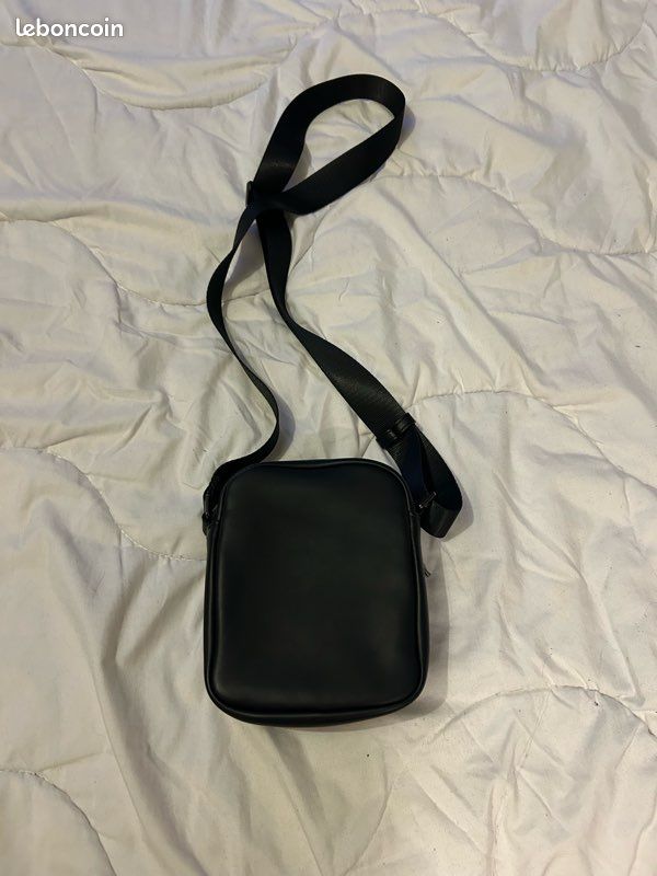 Sacoche guess (image 1)
