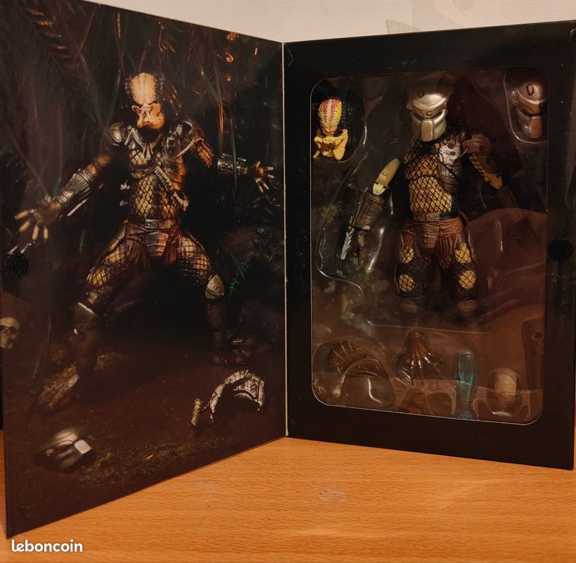 DELUXE ARMORED ASSASSIN PREDATOR FIGURINE PREDATOR 2018 NECA 30 CM - Kingdom Figurine