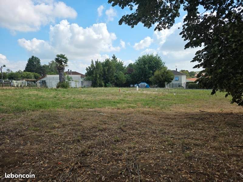 Terrain 545 m² · à Jonzac · 56 000 €