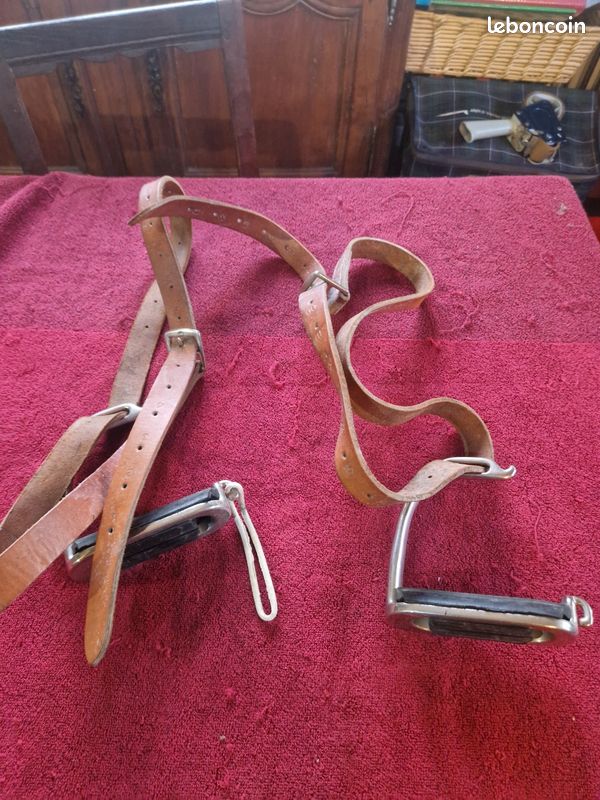 Lot D'étriers à Cheval Vintage En Bois Et Métal - 25/17/2, Patine Ancienne