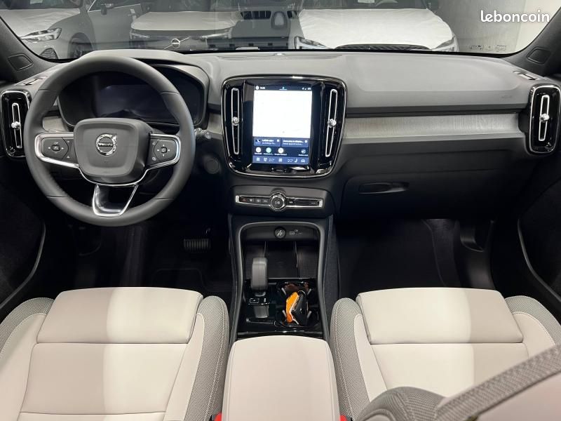 Volvo EX40 Single Extended Range 252ch Plus (image 16)