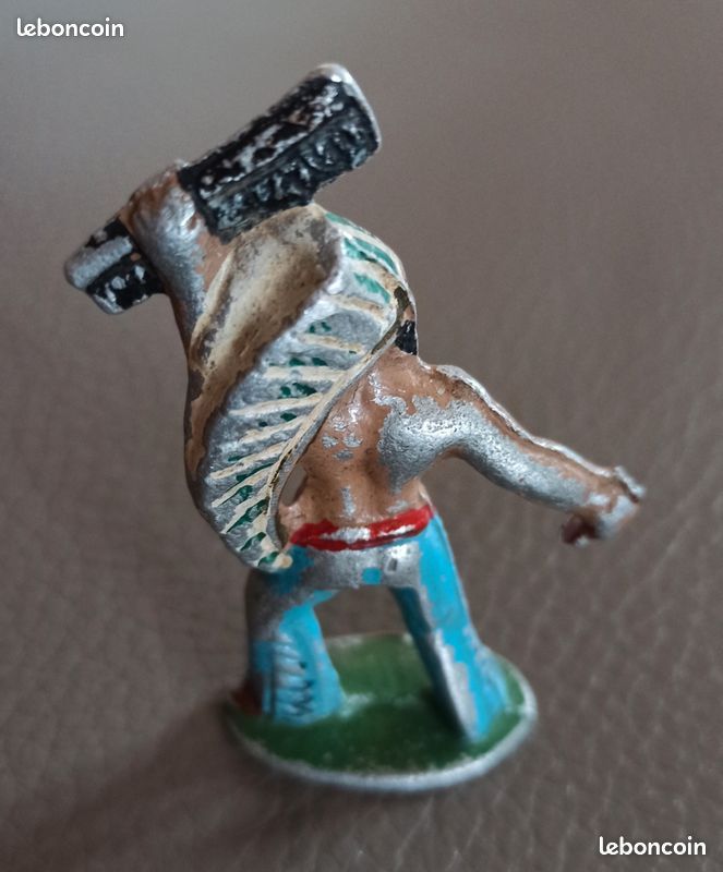 Lot De 35 Figurines Quiralu, Soldats, Indiens, Diverses