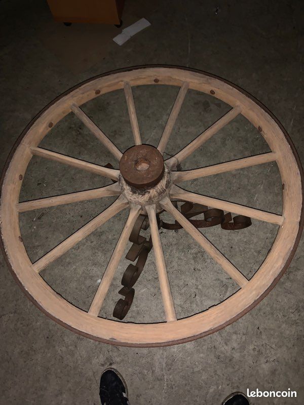 Table roue de charrette (image 1)