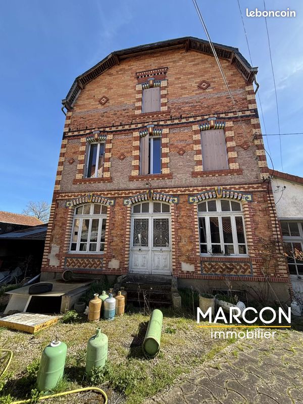 Maison 8 pièces 328 m² · à Saint-Loup · 328 m² · 119 900 €