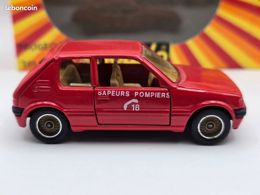 Solido pompiers 1/43 Peugeot 403 1964