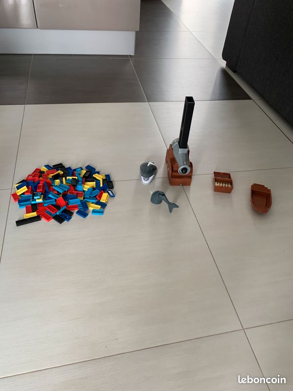 Dominos (image 2)