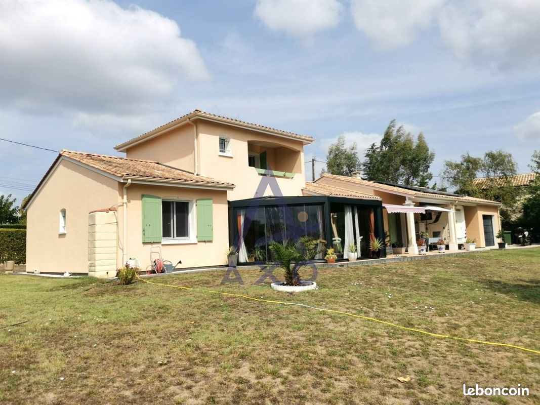 Maison 5 pièces 151 m² · à Villefranche-de-Lonchat · 151 m² · 320 000 €