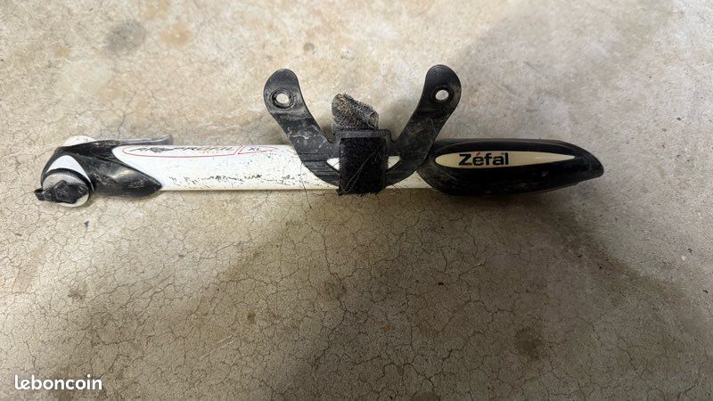 Pompe zefal en l’état (image 1)