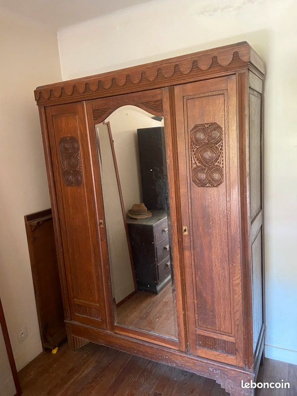Armoire en bois massif (image 1)