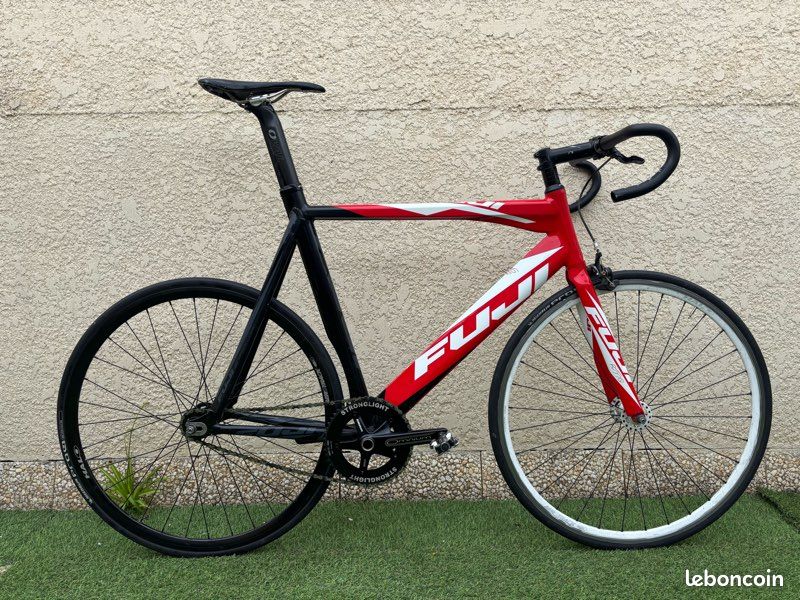 Fuji track pro Vélos